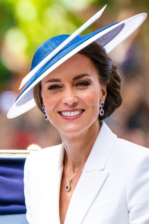 Princezna Kate po letech změnila účes. Fanoušci hrubě nesouhlasí, někteří dokonce myslí, že je to paruka - fotka 1/1