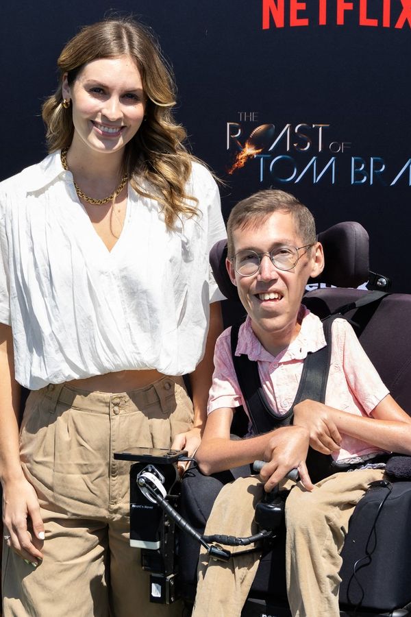 Trollové si myslí, že manžela s postižením musí podvádět. Pár z TikToku popsal, jak to má při sexu - fotka 1/1