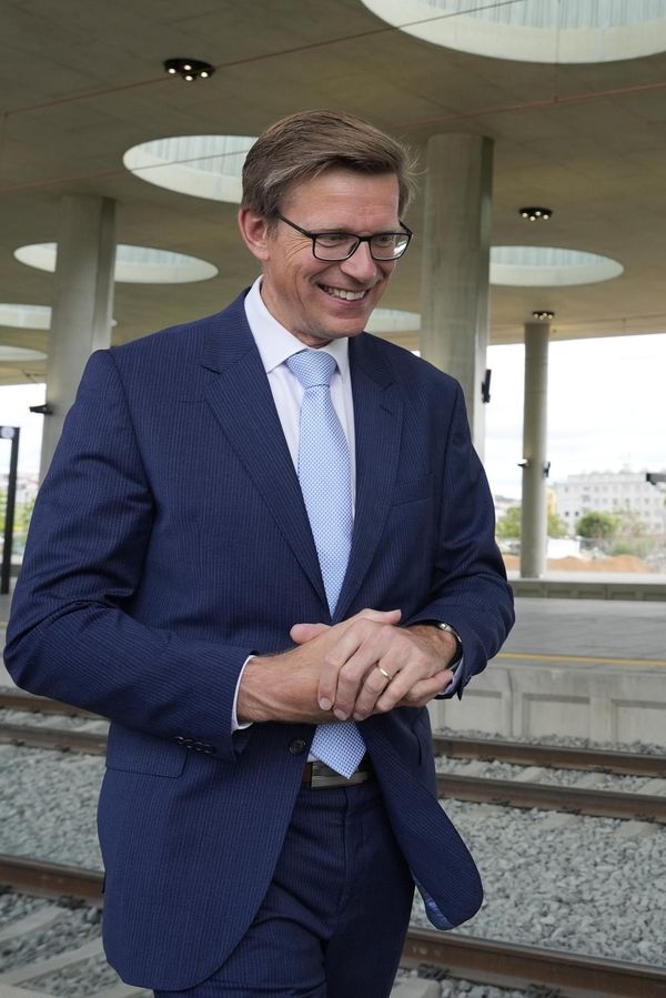 Ministr Kupka vyzkoušel nové nádraží v Bubnech: Vzkazy, které dostal, mu cestu do Kralup dost nezpříjemnily - fotka 1/1