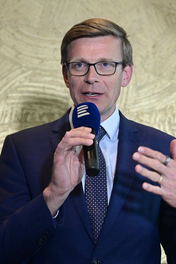 Ministr Kupka vyrazil lovit voliče na kole: Kde máte svého parťáka z dovolené, zeptali se ho. Novotný to nedal - fotka 1/1