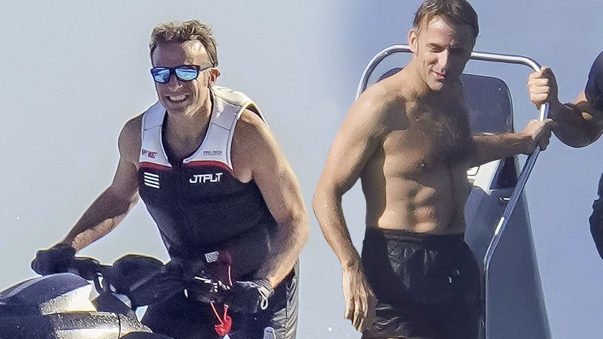 James Bond? Kdepak. Francouzský prezident na dovolené ukázal břišáky, obdivovatelky při pohledu na něj jistě omdlévají