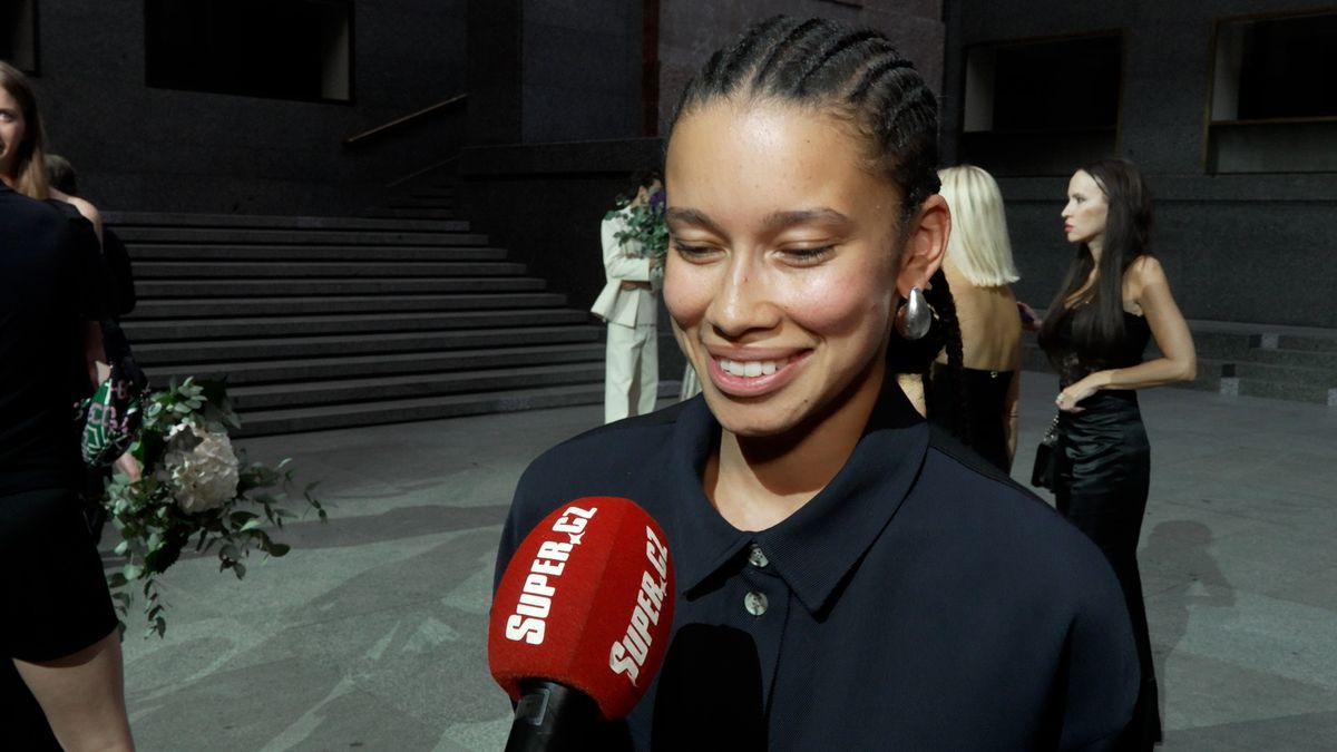 Tahle modrooká mulatka je vnučkou Reginy Rázlové. Emilie Diatta se prosazuje jako režisérka