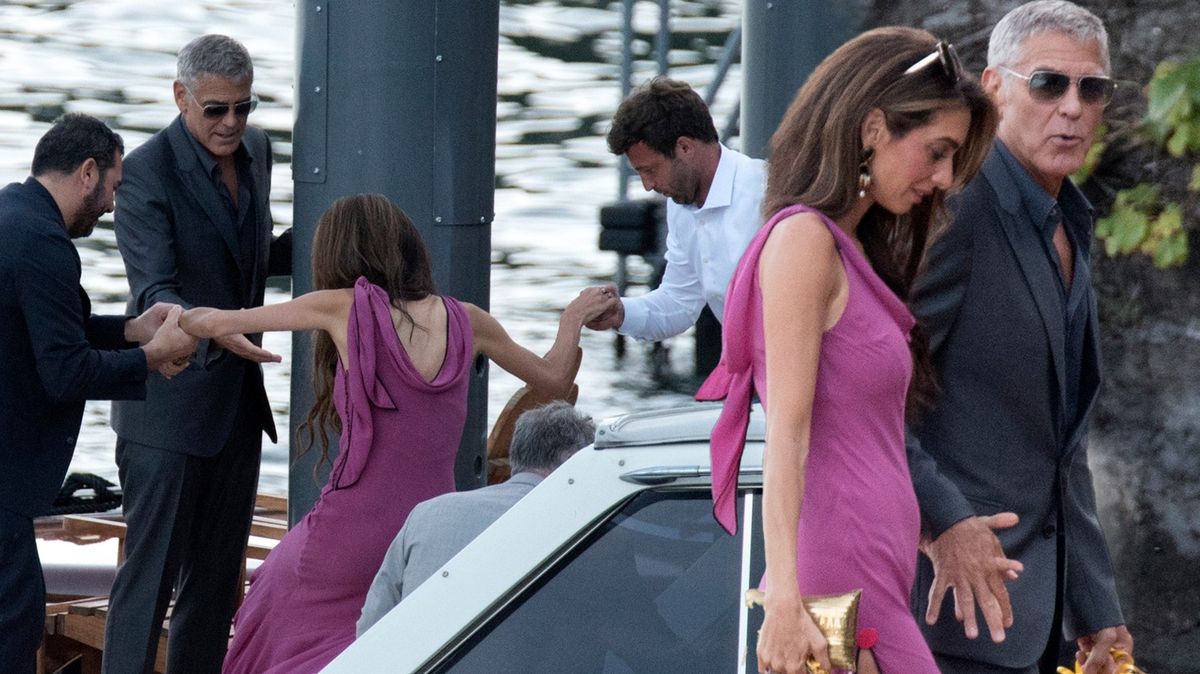 Můj bože, tohle je snad porucha příjmu potravy. Amal Clooney děsí svým štíhlým tělem. Vedle George se úplně ztrácí