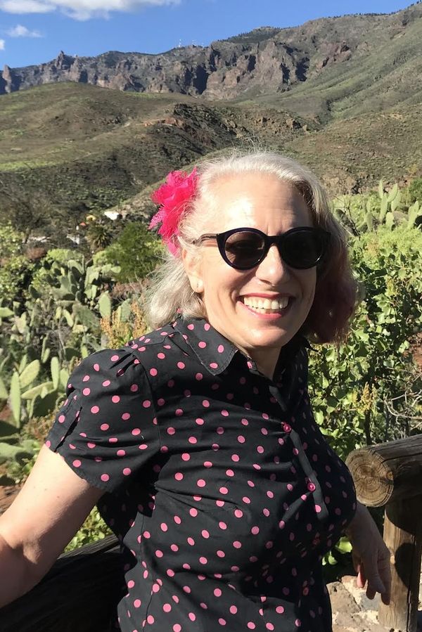 Britka (64) na stará kolena sekla s monogamií: Sex má každou neděli, a dokonce pořádá swingers party  - fotka 1/1