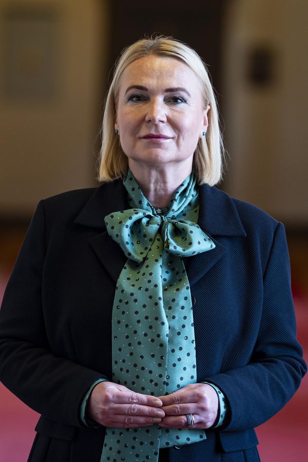 Ministryně obrany vyrazila na dovolenou do Itálie: Napodobeniny naštěstí nechala doma - fotka 1/1
