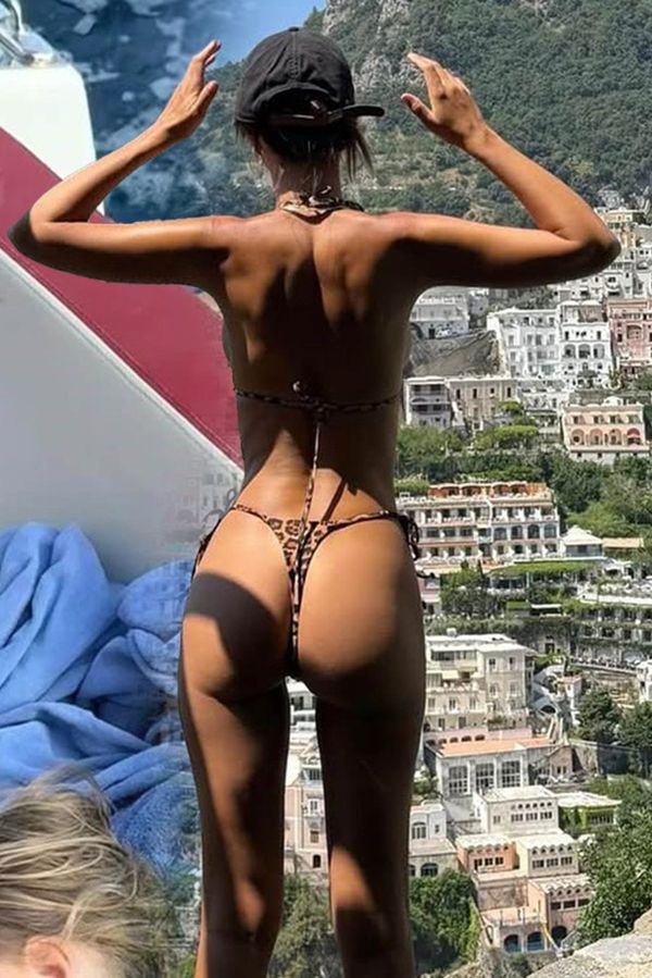 Emily Ratajkowski oslavila rozvod hanbatými fotkami. Fanoušci se dohadují, zda má víc sexy předek nebo zadek - fotka 1/1