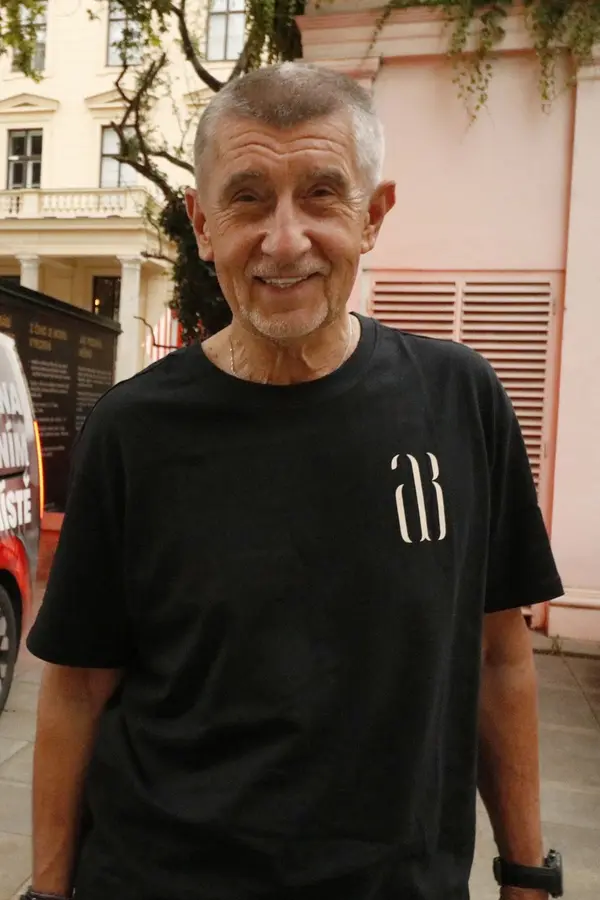 Andrej Babiš vyrazil na Nohavicu: Jsem tu poprvé, chlubil se. Vzkázali mu hodně zajímavé věci. Nešetřili ani zpěváka - fotka 1/1