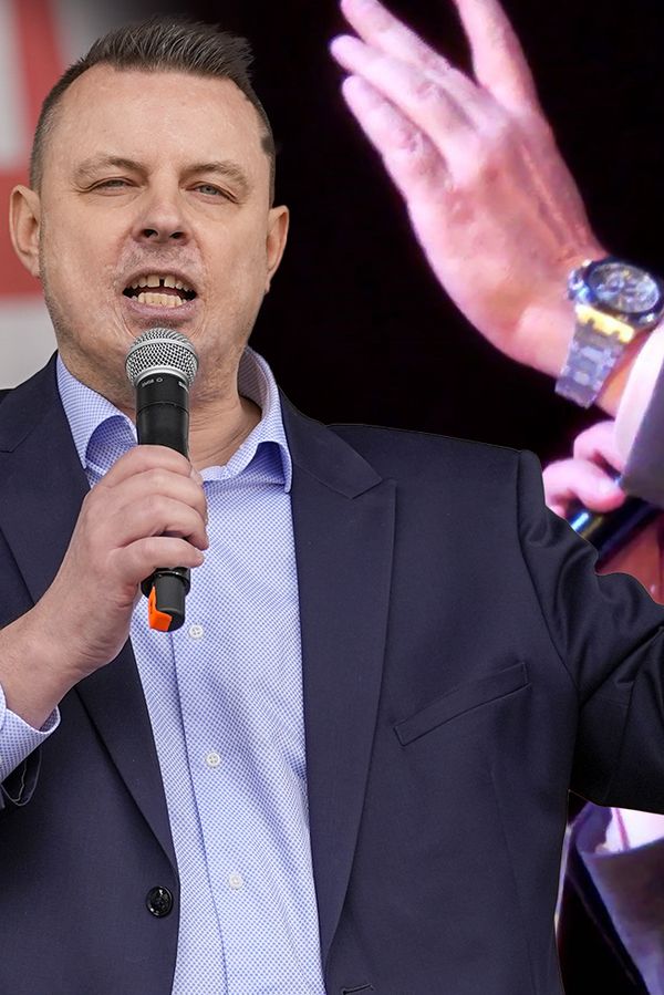 Organizátor demonstrací Rajchl, který burcoval proti chudobě: Na ruce nosí jmění, luxusní hodinky za milion(y)! - fotka 1/1