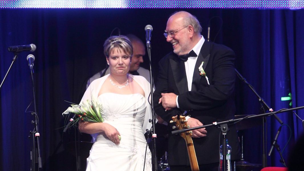 Takhle dnes vypadá Honza Nedvěd a jeho Pavlínka! Manželé se nechali po letech vyfotit u příležitosti narozenin muzikanta