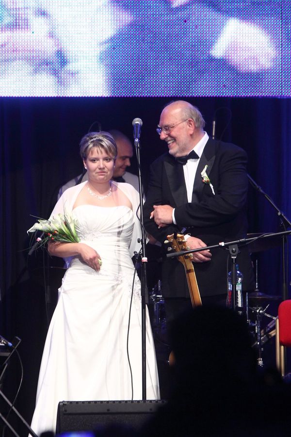 Takhle dnes vypadá Honza Nedvěd a jeho Pavlínka! Manželé se nechali po letech vyfotit u příležitosti narozenin muzikanta - fotka 1/1