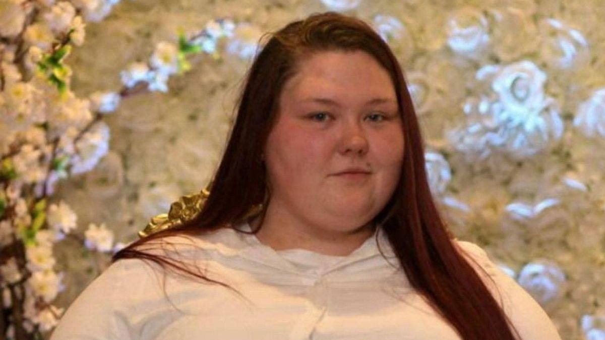 Dívka závislá na brambůrkách pět let neopustila dům: Tajně se přejídala v pokoji a projedla se ke 171 kilům
