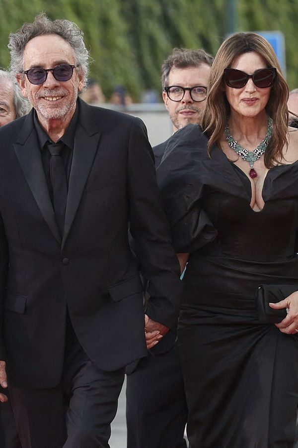Je konec! Tim Burton a Monica Bellucci oznámili po dvou letech vztahu rozchod. Drama se nekonalo - fotka 1/1