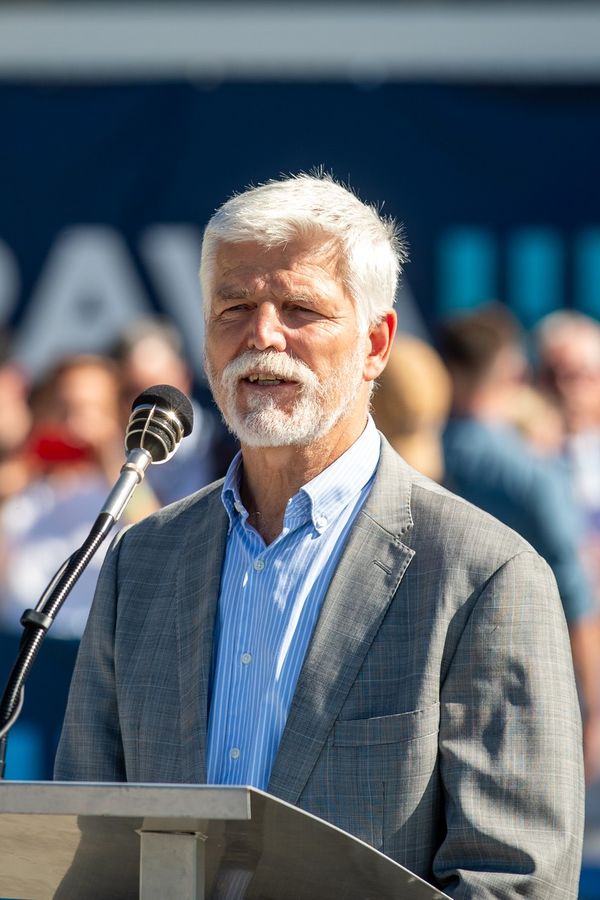 Prezident Pavel zazářil po boku legendárního vojína Kouby: Správňáci a borci, nešetřili superlativy fanoušci - fotka 1/1