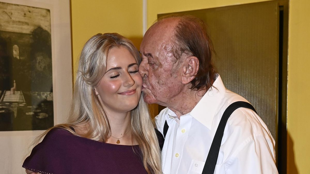 František Janeček otevřeně o zdraví a plánech: Na Plese upírů zářila i jeho dcera. Emily (17) roste do krásy