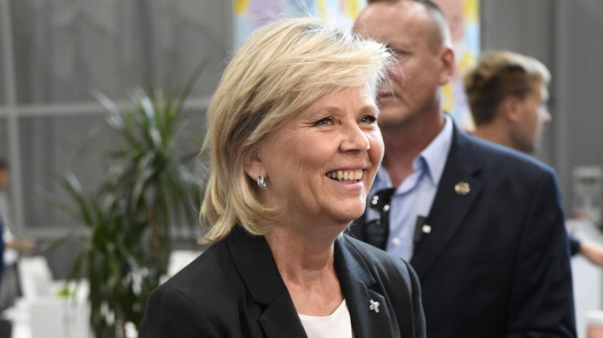 Eva Pavlová demonstrovala na Letné: První dáma účastí na akci proti vládě rozdělila národ. Slova díků i rozhořčení