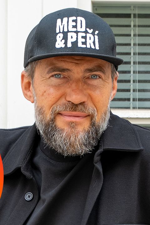 Bořek Slezáček praktikuje liberální výchovu svých dětí: Jeho syn dostal dvojku z chování za kouření. Jak reagoval?