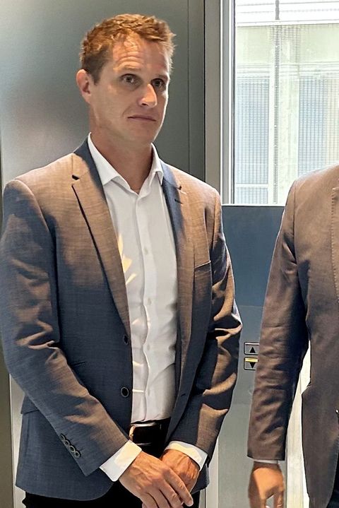 U soudu se řešila bitka Soukupa a Dopity. Manžel Agáty Hanychové byl vysmátý a mrkal očkem. Přišel velký zvrat