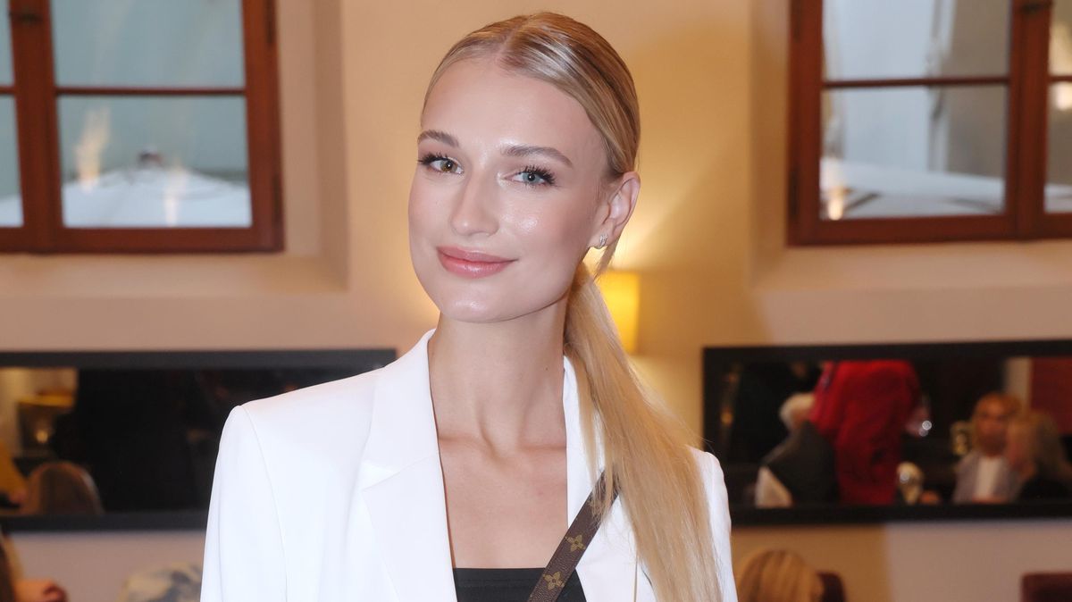 Miss s dvoubarevnýma očima je zpět z Koreje: Kateřina Kasanová má po dvou porodech, na mole ukázala ploché bříško