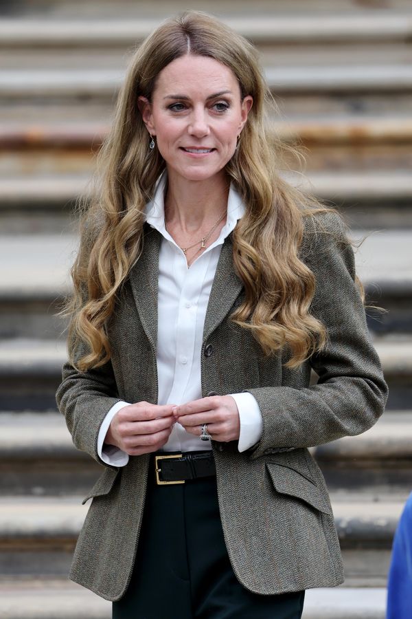 Zanedbané vlasy, unavená a vyčerpaná. Princezna Kate svým vzhledem vyděsila fanoušky! Doufají, že se jí nevrátila nemoc - fotka 1/1