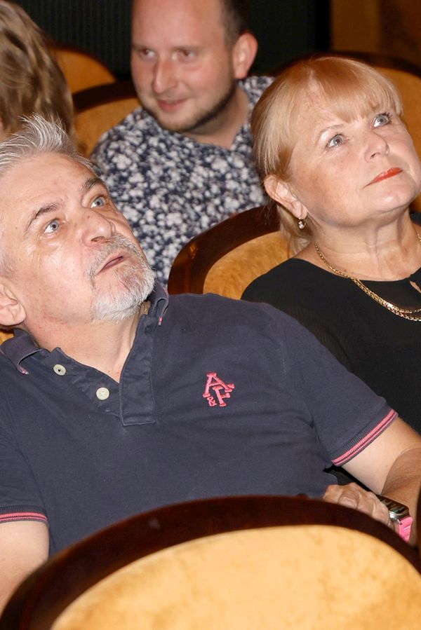 Lucerna opět ožila! Michal Suchánek se ukázal po dlouhé době s manželkou, dámy vsadily na dekolt  - fotka 1/1