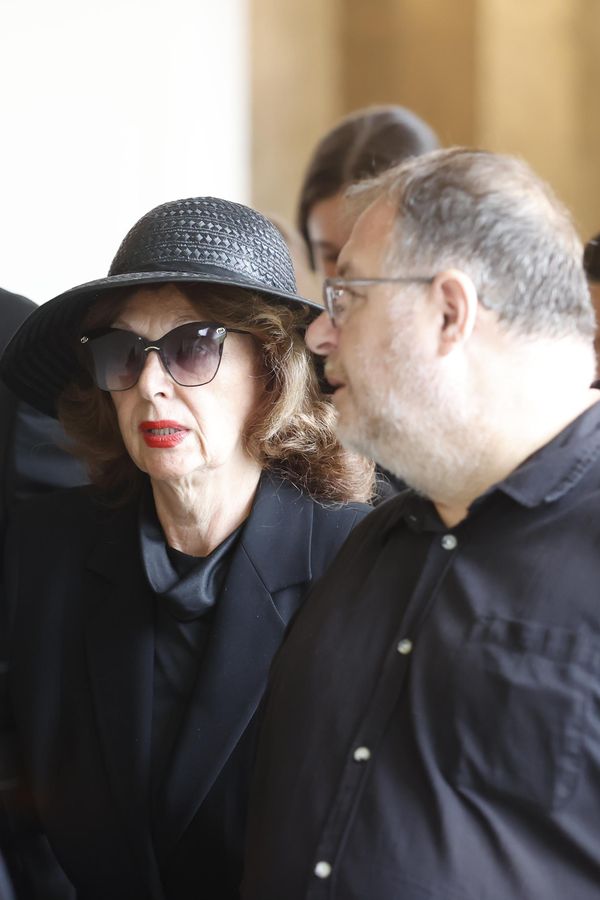Saskia Burešová se naposledy rozloučila s milovaným manželem Petrem. Strávili spolu přes padesát let - fotka 1/1