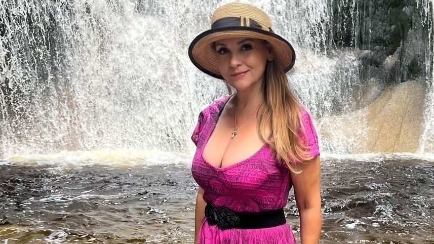 Této hříšně svůdné cácorce je 58. Magda Malá přeprala fyzikální zákony přitažlivosti