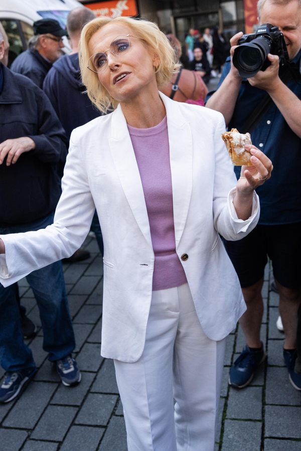 Rozněžněná komunistka Konečná se vyznala slovenské legendě. Linda Finková si ji za to vtipně podala  - fotka 1/1