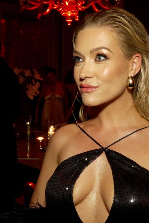 Myslivcová po nahých fotkách v Playboyi nezklamala ani na křtu: Odhalila vnady bez podprsenky