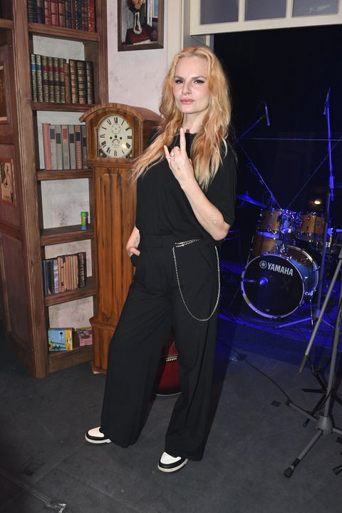 Iva Pazderková má nový cíl. Už dva roky se učí střílet a chce i na závody, fanouškům se pochlubila svou zbraní