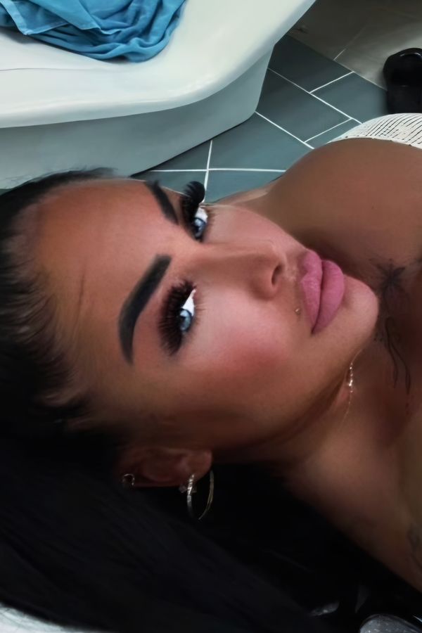 Egypt vyměnila za polské solárko: Marie Růžičková dráždila opáleným tělem v plavkách. Vynikl sexy dekolt i vylepšené rty - fotka 1/1