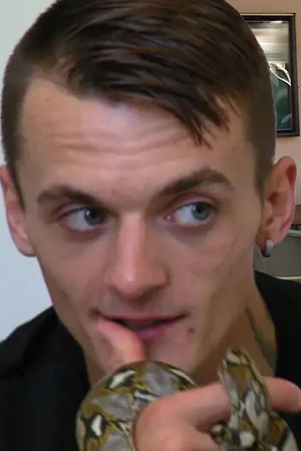Roman, který „mačkal hada“ v legendární Výměně manželek, zemřel. Měl se předávkovat - fotka 1/1