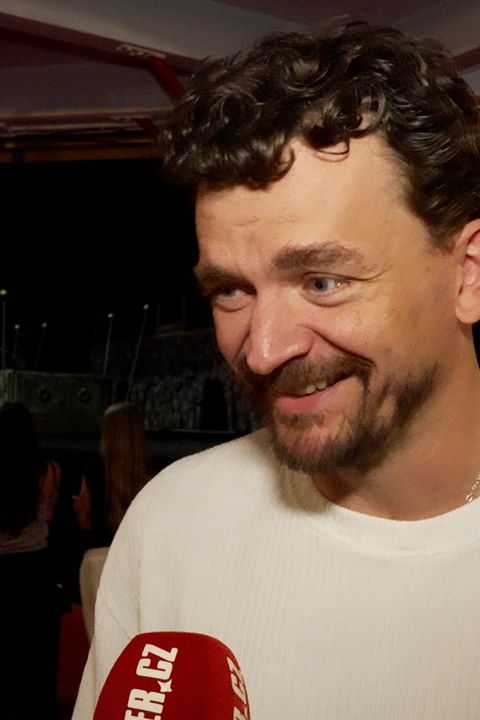 Po rozvodu stejně jako jeho žena našel lásku: Fešný exmanžel Pavly Vitázkové randí s touhle o 13 let mladší zpěvačkou 