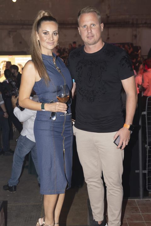 Po delší době opět ve společnosti. Lenka Limberská ukázala sexy křivky v těsných šatech, manžel David promluvil o lhaní