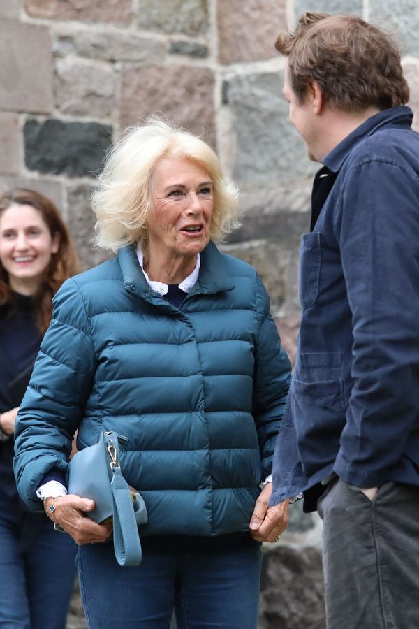 Z toho by Alžbětě spadl klobouk. Královna Camilla si vyšla v něčem, co panovnice považovala za naprosté tabu - fotka 1/1