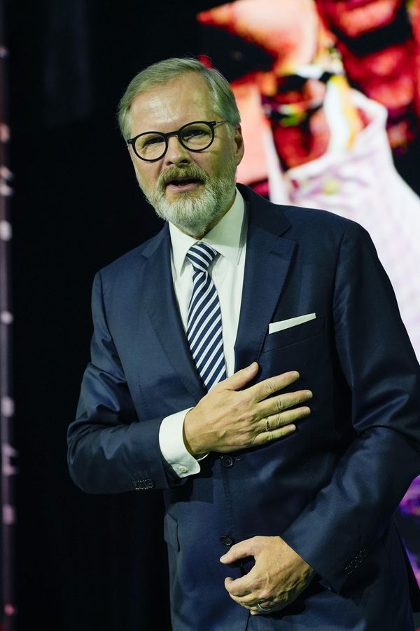 Táhni. Českej národ v rozkladu! Na premiéra Fialu zaútočili agresivní voliči. Jeho reakce je ještě víc rozdráždila - fotka 1/1