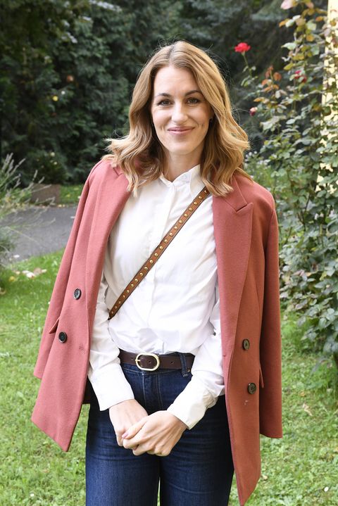 Těšíte se na fotky v plavkách v mrazu? Krásná Křížková už má napuštěný sud na otužování a párkrát tam vlezla