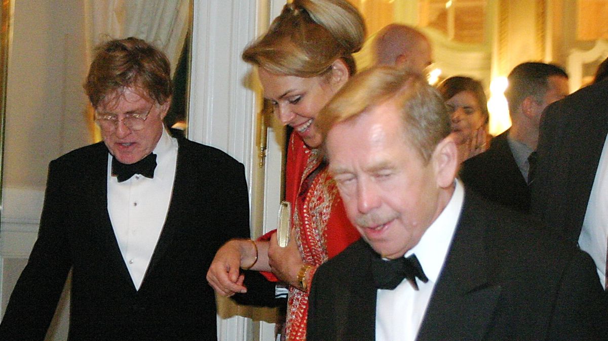 Vzala ho k sobě domů, společně obelstili paparazzi: Dagmar Havlová a Robert Redford (†89) si padli do oka