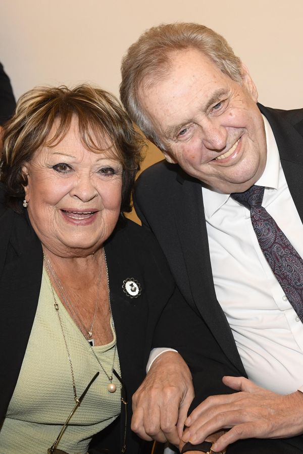 Miloš Zeman slavil na Hluboké: Bohdalová mu dala něco od srdce, od Bobošíkové dostal praktický svršek - fotka 1/1