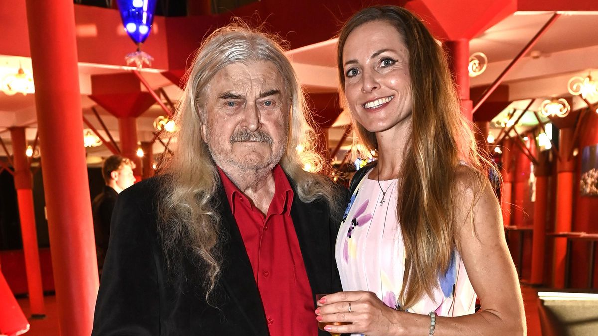 Je to nezmar! František Ringo Čech (82) má půl roku novou přítelkyni. Je to o 33 let mladší pilotka