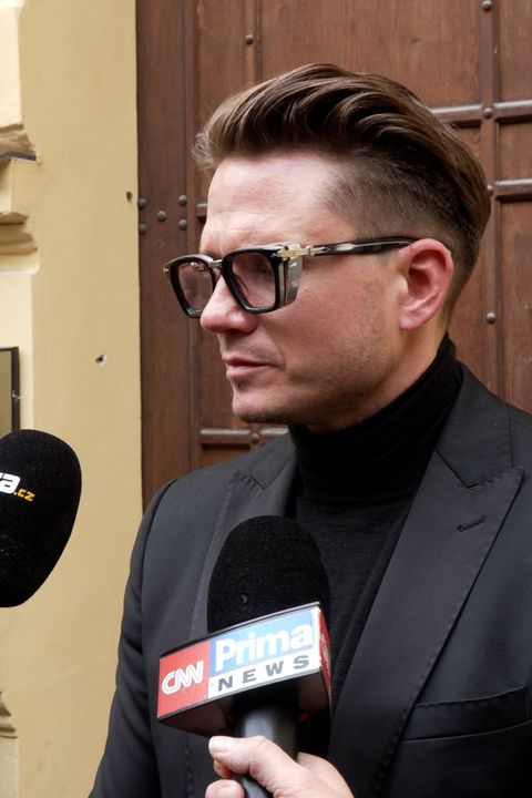 Moc mluvíš, vzkázala Brzobohatému Kuchařová. U soudu, kde se ani jednou neukázala, přednesl rekordní řeč. Trvala hodinu