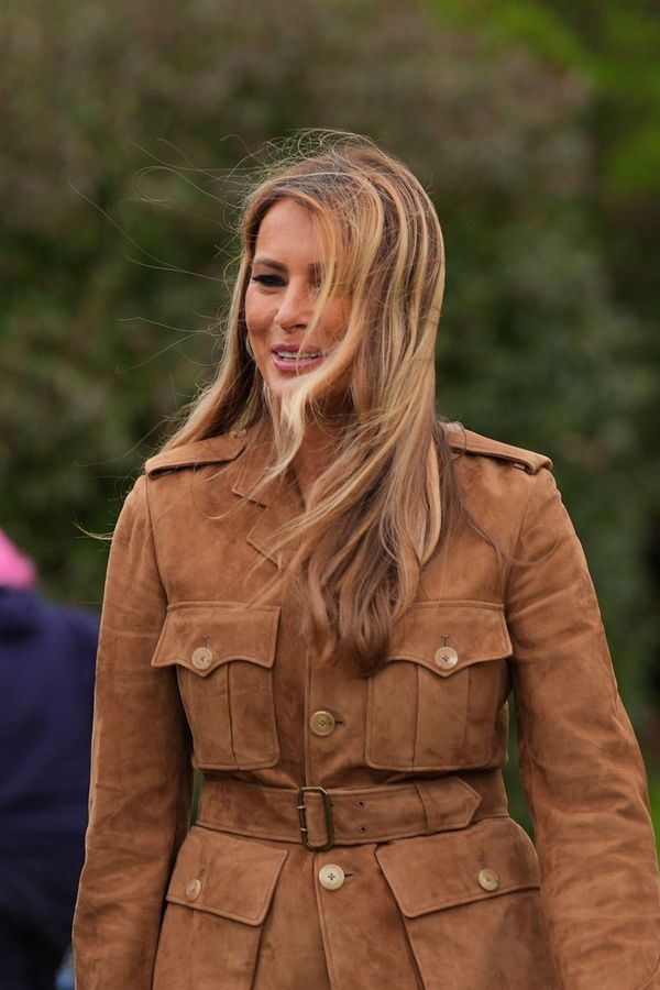 Takhle Melanii neznáme! První dáma USA se po boku princezny Kate ukázala v úplně novém světle. Fanoušci se nestačí divit - fotka 1/1