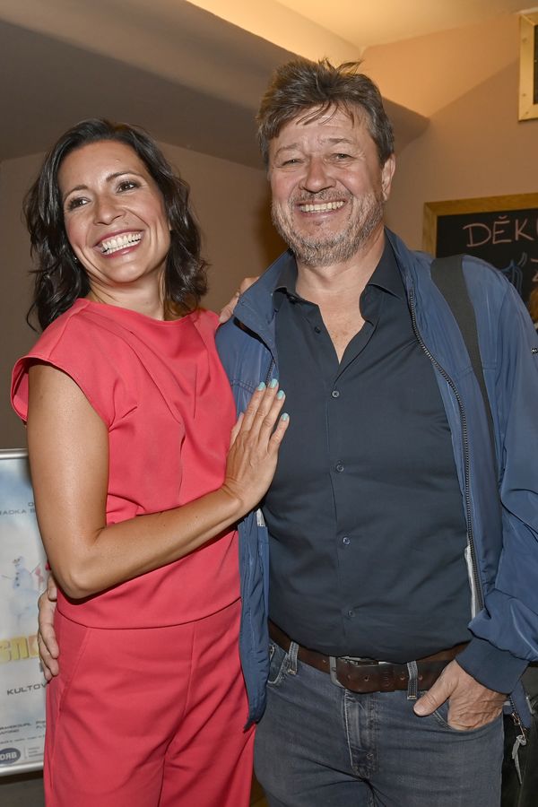 Režisér Snowboarďáků Janák měl nehodu na svahu, srazil ho lyžař. Má zlomené obě ruce a čeká ho operace - fotka 1/1