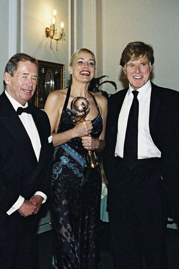 Česká stopa Roberta Redforda (†89): Ve Varech i s Sharon Stone, cena od Jiřího Bartošky i setkání s Havlem a Dagmar - fotka 1/1