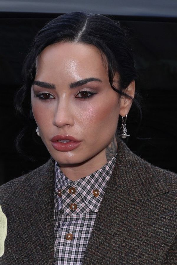 Dejte jí číslo na chirurga Lindsay Lohan! Upravená tvář Demi Lovato nezůstala bez povšimnutí, pobouřila i skalní fanoušky - fotka 1/1