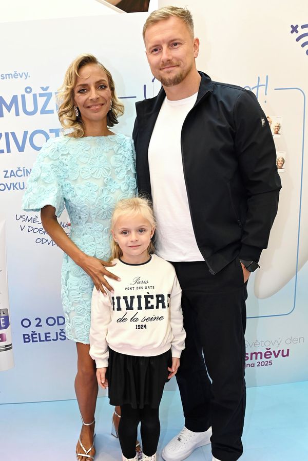 Kde jsou vaše fotky? Markéta Konvičková pod palbou otázek na vztah s pilotem. Zpěvačka se s tím nepárala - fotka 1/1