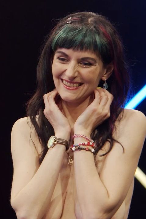 Kosmetička Kamila zírala na nádobíčko mužů v nahé seznamce. Pak se svlékla a odrovnala i moderátorku Moniku Timkovou