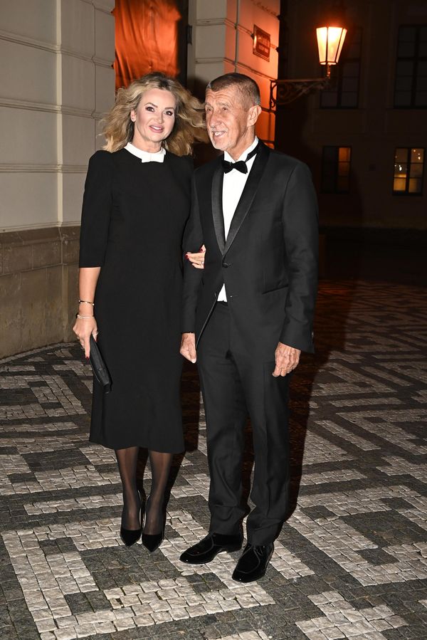 Zatímco se Babiš rochní na Maledivách, Monika si vyšla se zahradníkem: Jejich kamarádka k tomu řekla svoje - fotka 1/1