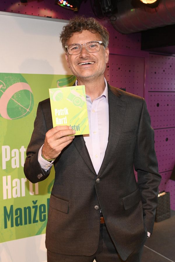 S manželkou mu to klape už 33 let: Spisovatel s neuvěřitelným smíchem prozradil svůj recept. Není pro každého - fotka 1/1