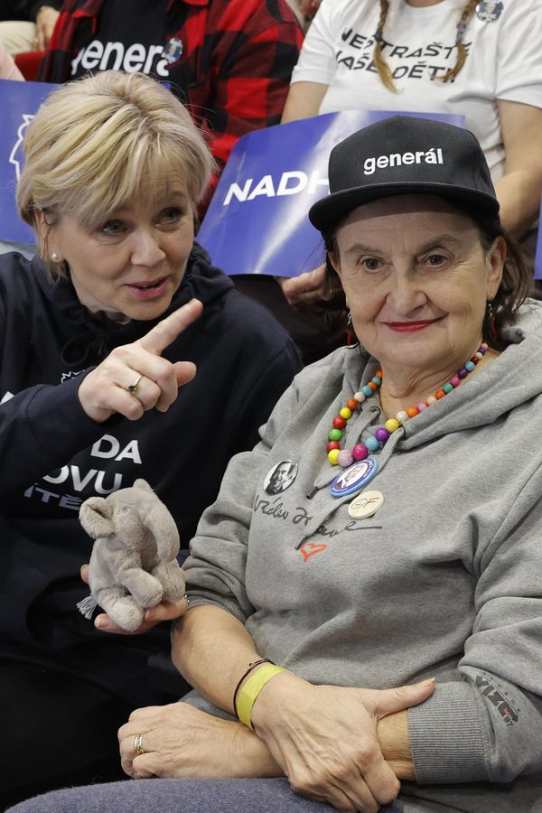 Pavlovi vs. Babišovi: Eva Holubová práskla, proč jedny miluje a druhé lituje. To si premiér za rámeček nedá - fotka 1/1