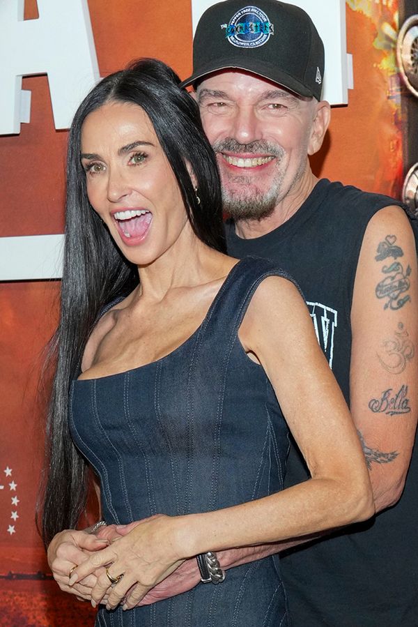 Nejdřív osahával Angelinu, pak Sandru a teď Demi! Billy Bob Thornton svýma nenechavýma rukama Moore pěkně vykolejil  - fotka 1/1